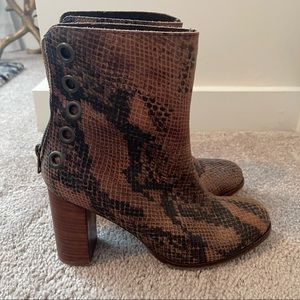 MUSSE & CLOUD Snakeskin Boots